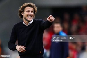 Tak Cukup Setahun Melatih, Forlan Sudah Dipecat