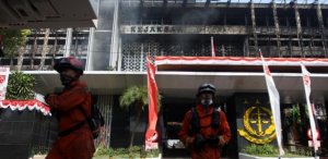 Kebakaran Gedung Kejagung dan Cleaning Service Tajir, Apa Hubungannya?