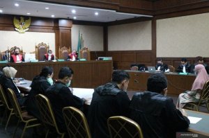 Disidang, Jaksa Pinangki Tampil dengan Gamis dan High Heels