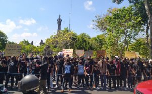 Ribuan Warga Bali Tuntut JRX SID Dibebaskan