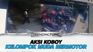 Aksi Pengeroyokan Sekelompok Pemuda Bermotor Terekam CCTV