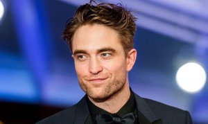 Syuting Dihentikan Sementara, Robert Pattinson Dikabarkan Positif Covid-19