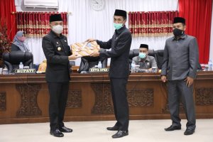 Eksekutif Serahkan Empat Buah Ranperda ke Legislatif