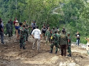 Salut! TNI Bangun Jalan 750 Meter demi Bantu Warga di Bulukumba