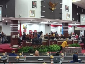 HUT Sulsel Ke-351, Kantor DPRD Diwarnai Puluhan Pakaian Adat