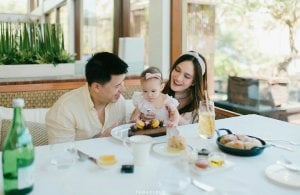 Shandy Aulia Berbikini Manja Digendong Suami, Netizen Ogah Kedip
