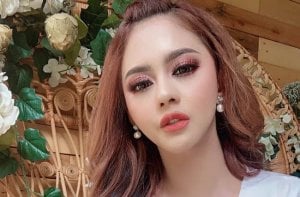 Netizen Tuding Jenita Janet Selingkuh, Ini Jawabannya…