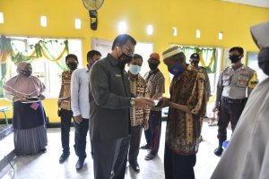 53 Warga Kurang Mampu di Mappedeceng Terima Kacamata Gratis
