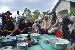 Sosok Indah Putri Indriani di Mata Tahar