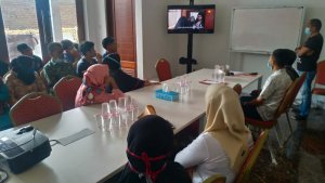 Sarat Makna dan Pesan Moral, Relawan Anir-Lutfi Nobar Film Bunda