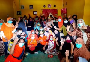Kelompok Majelis Taklim Kampung Pallambeang Dukung Anir-Lutfi