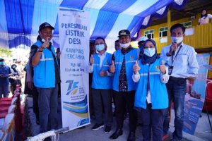 Wagub Sulsel Menaikkan MCB, Pertanda Listrik Telah Ada di Padang Lau