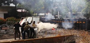 Wartawan Jadi Korban Represif Polisi Saat Liput Demo, Diseret, Dipukul hingga Ditendang