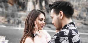 Di Tengah Prahara Rumah Tangganya, Jenita Janet Pamer Foto Mesra