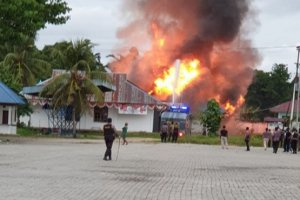 Massa Bakar Gedung di Kompleks Kantor Bupati Keerom, Pengumuman Ini Jadi Pemicu