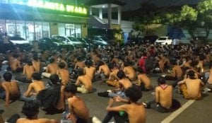 Anak Ditangkap Polisi, Ibu Teriak Histeris di Kantor Polisi