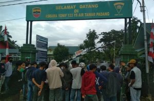 Dikejar Polisi, Pelajar SMK yang Berniat Demo Lari ke Markas TNI