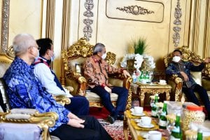 Gubernur Sulsel Saksikan Penandatanganan Kontrak Kerja Twin Tower antara Perseroda dengan PT Waskita