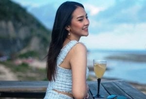 Tampil Seksi bak Sailor Moon, Paha Anya Bikin Salfok Warganet