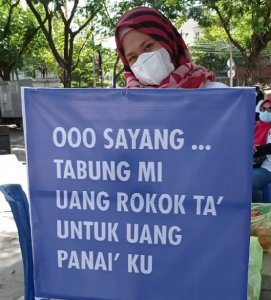 Diskes Makassar Sosialisasi KTR di Anjungan dan CPI, 73 Orang Matikan Rokok dengan Sukarela