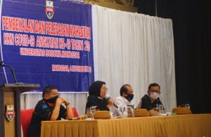 Ketua Yayasan Aksa Mahmud Lepas 664 Mahasiswa KKN Covid-19 Unibos