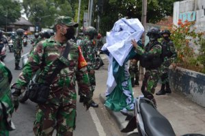 Baliho Rizieq Shihab Diturunkan, Aziz Yanuar : Minta Spanduk  Revolusi Mental Ditertibkan Juga
