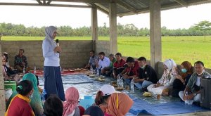 Baru Tiba Dari Makassar, IDP Langsung ke Sawah