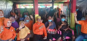 Terima Kartu Program Prioritas Anir-Lutfi, Emak-emak: Perempuan Pilih Perempuan