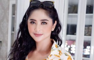 Heran dengan Orang yang Menolak Vaksin, Dewi Perssik: Harus Ada Ilmunya