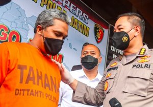 Panji Tipu Seorang Polisi dan Istrinya