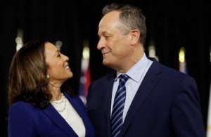 Suami Kamala Harris Tinggalkan Jabatan Bergengsi Demi Karier Istri