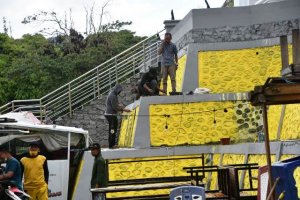 Sehari Jelang Berakhirnya Masa Cuti, AKAR Pimpin Langsung Penataan Masjid