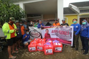 Bosowa dan Appi Peduli Salurkan Bantuan Banjir di Kelurahan Katimbang