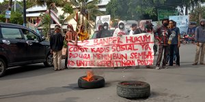 Dinsos Gowa Diduga Timbun Sembako Bantuan DID untuk Kepentingan Politik, Kantor Bupati Diseruduk Massa