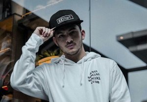 Rizky Nazar Telanjang Dada di Instagram, Penggemar: Lemah Aku Lemah….