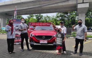 Tertarik Fitur Unggulan Mobil Merk MG, Pengusaha Asal Pinrang Langsung Beli Tipe ZS Ignite