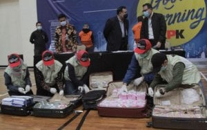 Beber Selisih Harga Lumayan Jauh, MAKI Perkuat Bukti Penyelewengan Bansos