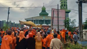 Pendukung Anir-Lutfi Tumpah Ruah di Kampanye Pamungkas