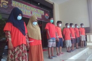 Seolah-olah Gendong Bayi, 2 Ibu Rumah Tangga Berbuat Terlarang