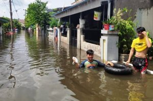 Bantu Warga Terdampak Banjir, Dissos Makassar Dirikan Dapur Umum