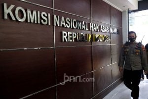 Dua Prajurit TNI Ditembak KKB di Papua, Komnas HAM Bilang Tak Cukup dengan Kunjungan Jokowi