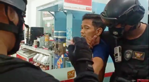 Bawa Barang Terlarang, Pengamen dan Tukang Las Ditangkap Polisi