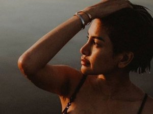 Nikita Mirzani Unggah Foto Berbikini, Netizen Sebut  Ada Wajahnya Donald Trump