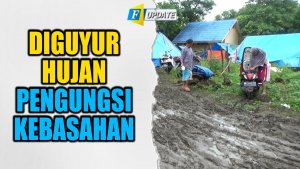 Diguyur Hujan, Pengungsi Tidur dengan Pakaian Basah