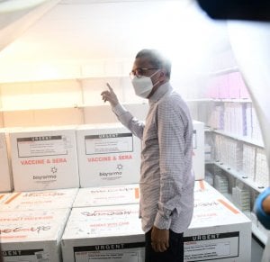 Gubernur Sulsel Tinjau Gudang Penyimpanan Vaksin Covid-19, Nurdin Abdullah: Tidak Usah Ragu