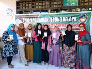 Dosen UMI Beri Pelatihan Olah Kelapa Jadi Tepung