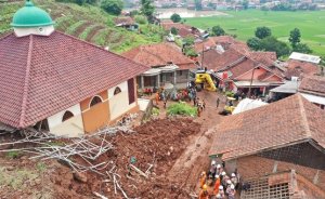 Evakuasi Korban Longsor Sumedang, Sudah 13 Orang Ditemukan