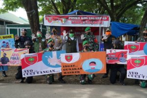 Lelaki Berbadan Kekar Teriak  Dallepa Iyya Mbo, Ada Pula Penjual Ketakutan
