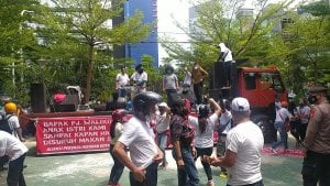 AUHM Tuntut Cabut Aturan Jam Malam, Musik Dj Menghentak di Balai Kota Makassar