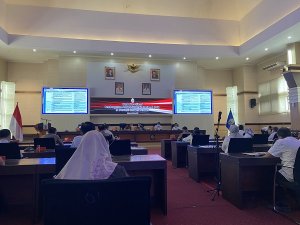 Kecewa, Deputi Staf Presiden Pukul Meja Saat Pimpin Rapat PSN